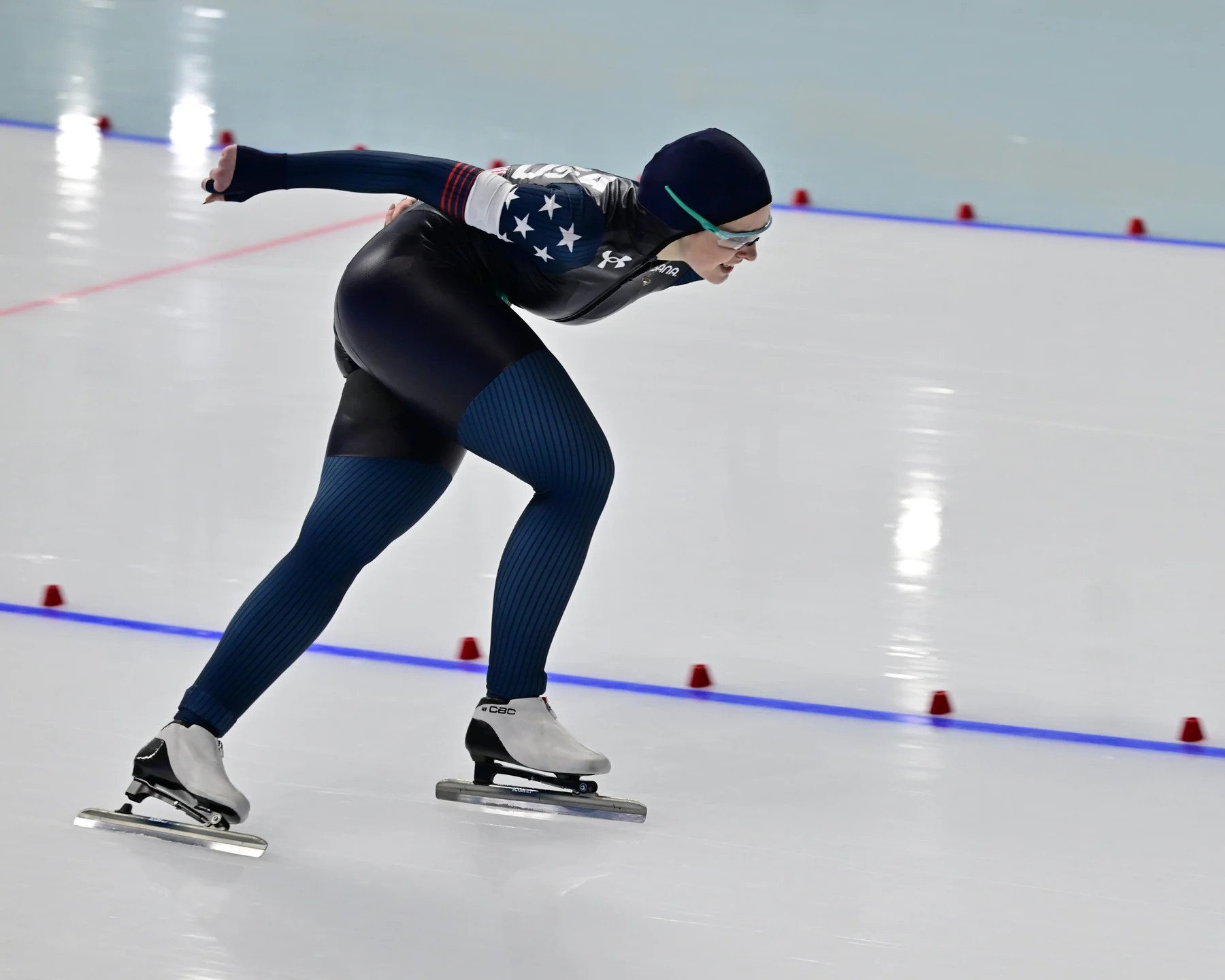 Racing long track in a USA suit